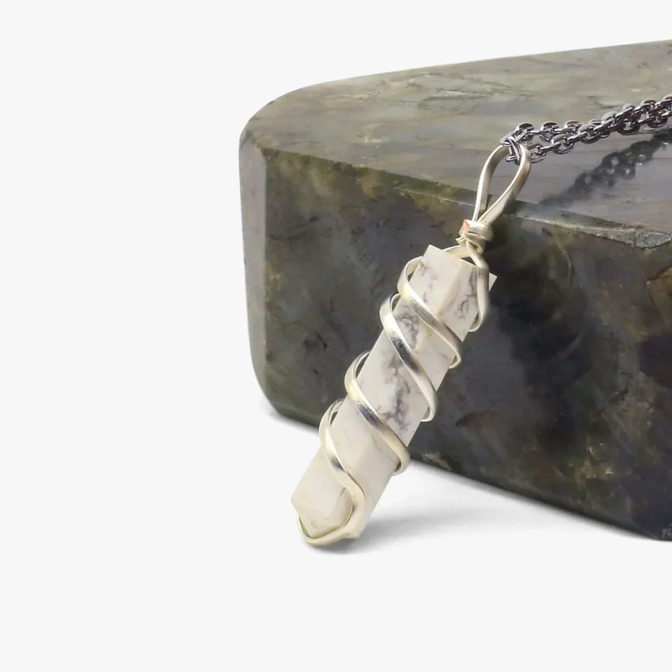 Howlite pendant - Wrapped Wire